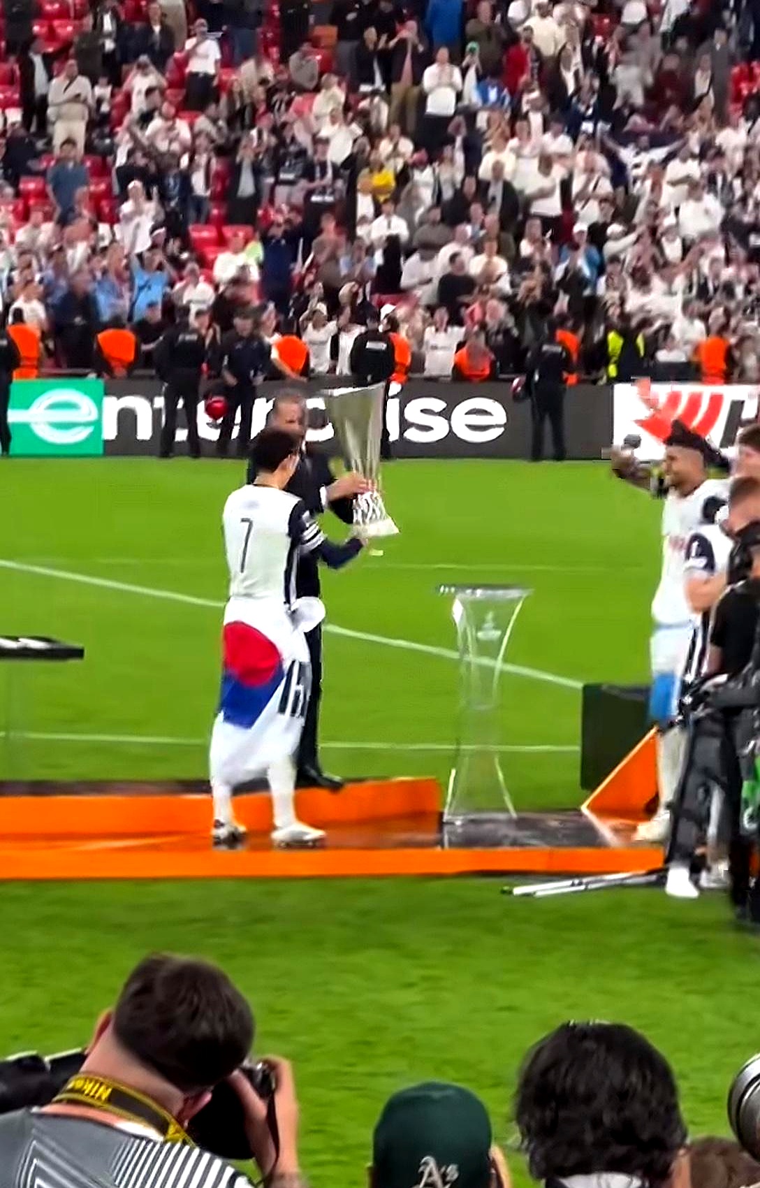 拜仁绝杀切尔西,孙兴慜补时绝平亚洲杯 拜仁绝杀切尔西,孙兴慜补时绝平亚洲杯